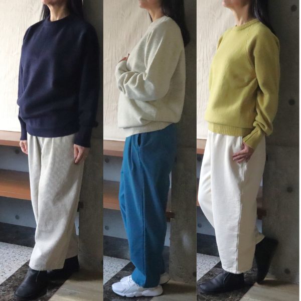 タスマニアラムプレミアム・エターナルニットのネイビー、オートミール、ピスタチオを着た女性3名の立ち姿を並べた写真。冬コーデで色違いニットの比較ができるイメージ。