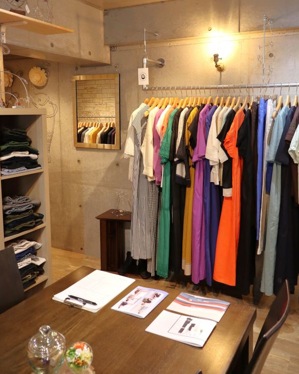 フランス生まれ鎌倉育ちのブランド、ポンデシャロン受注会の店内展示の様子| 名古屋 覚王山 コッピアーナ