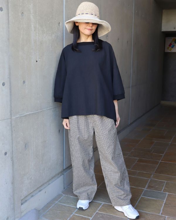 シーチングハンドワッシャーワイドTブラックと綿麻チェックノッポパンツのナチュラル春コーデ|名古屋覚王山コッピアーナ