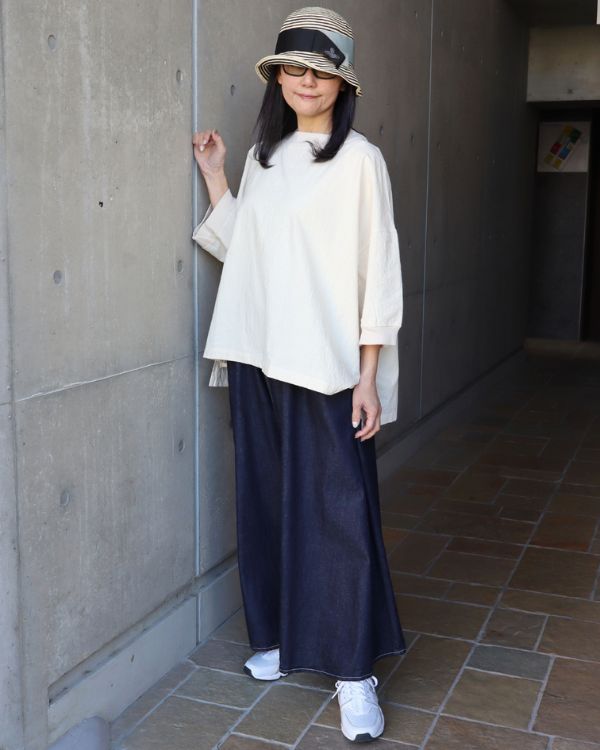 シーチングハンドワッシャーワイドTアイボリーとデニムノッポスカートの大人春コーデ|名古屋覚王山コッピアーナ